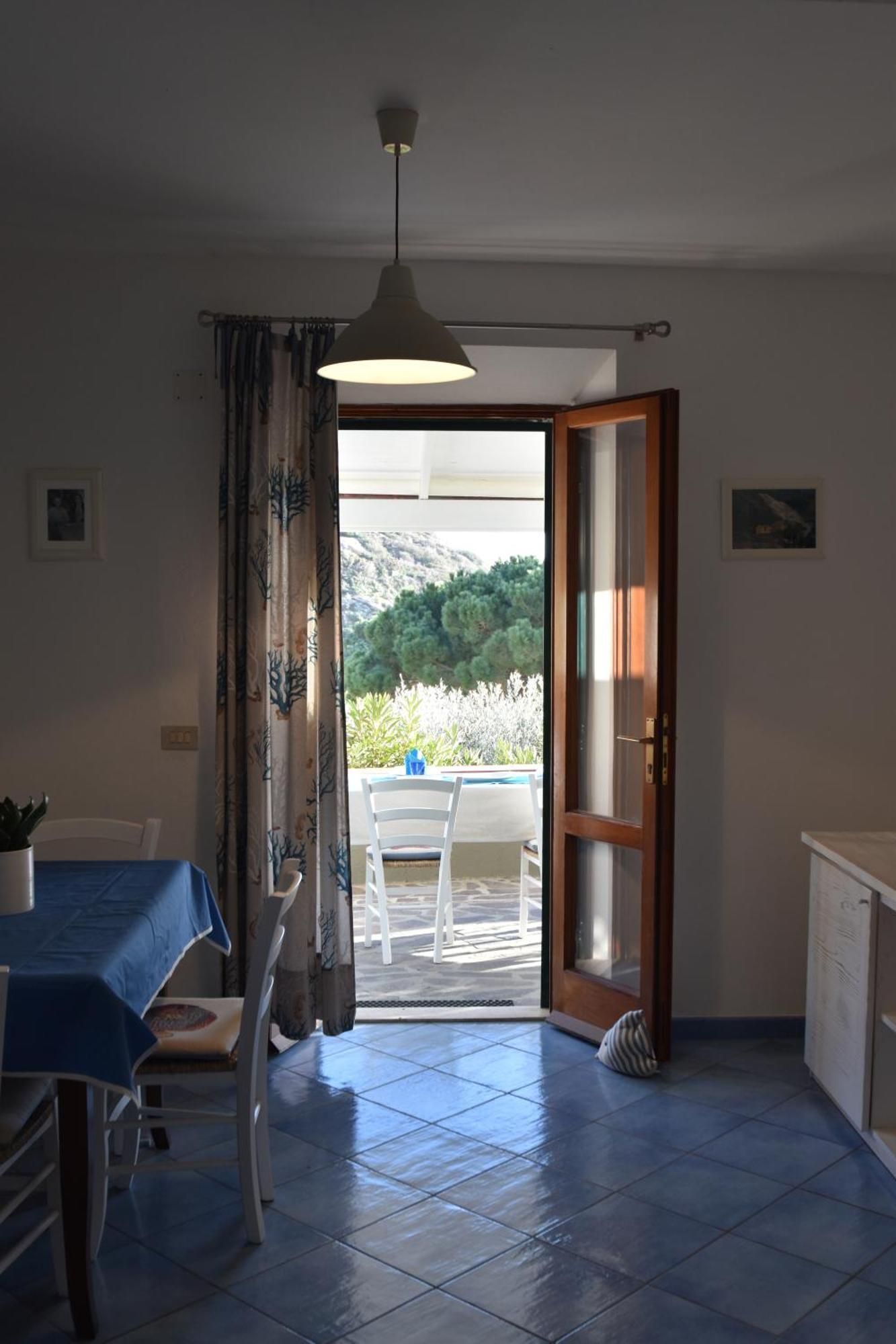 Appartamenti Cavoli - Vista Mare Con Terrazze, Clima E Posti Auto Spiaggia di Cavoli Exterior foto